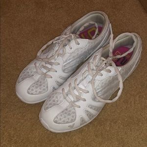 Varsity Last Pass 2.0 cheer shoes